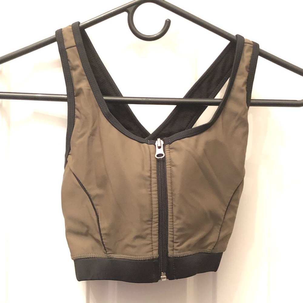 NWOT OLIVE ZIP UP FRONT SPORTS BRA